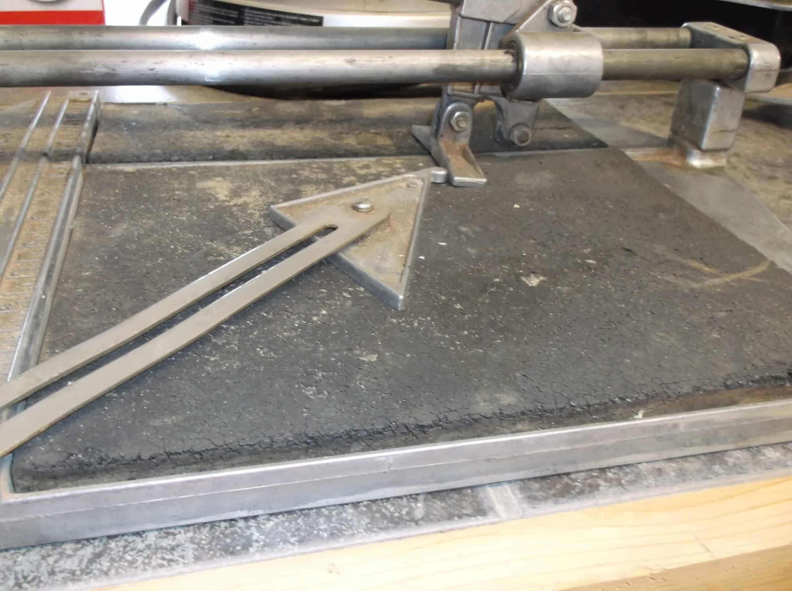 Score and Snap Tile Cutter